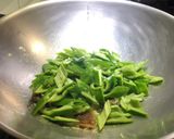 皮蛋炒角椒的食譜步驟3照片