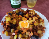 Foto del paso 3 de la receta: Patatas y boniato con huevo y morcilla