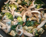 Foto del paso 6 de la receta: Salteado de verduras y hamburguesa