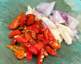 Foto langkah ke 2 dari resep Oseng Sayur Pare/Paria Pedas.