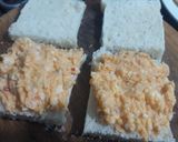 A picture of step 2 of Egg n potato sandwich.