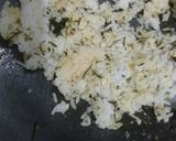 Foto langkah ke 2 dari resep Nasi Daun Jeruk Telur Cabe Hijau.