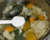 Foto langkah ke 3 dari resep Sayur Bening Bayam Kol Labu.