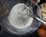 Foto del paso 1 de la receta: Budín inglés de frutas y piñones