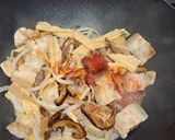 รูปขั้นตอนการทำที่ 4 ของ หมูสามชั้นผัดเต้าหู้ยี้