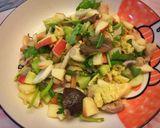 รูปขั้นตอนการทำที่ 4 ของ 🥬🌶.. ยำแตงกวา 🥒 ใส่แอปเปิ้ล.. 🍎🧄🧅
