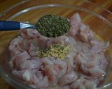 Foto del paso 3 de la receta: Pechugas en wok salteadas al vino blanco