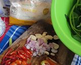 Foto langkah ke 1 dari resep Tumis Kangkung Saus Tiram.