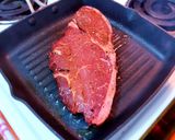 A picture of step 1 of Spicy steak salad.