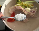 Foto del paso 2 de la receta: Consomé con huevo