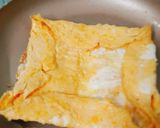 Hình bước làm 2 của món Ăn sáng với bánh mì sandwich kẹp trứng và phomai