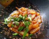 Foto langkah ke 4 dari resep Oseng Kikil Kentang Pedas.
