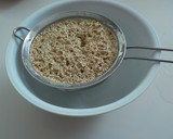 Foto del paso 2 de la receta: Quinoa con cebolla y calabacín al toque parmesano
