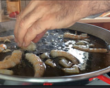 Foto del paso 5 de la receta: Fideuà negra de chipirones y langostinos