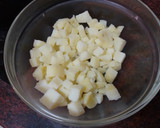 Foto del paso 2 de la receta: Papas aliñadas con atún y palitos de cangrejo