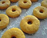 Foto langkah ke 3 dari resep Eggless Pumpkin Donut.