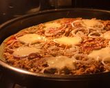 Hình bước làm 5 của món Pizza Cá Ngừ Hộp & Mozzarella Tươi