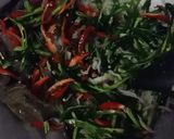 Foto langkah ke 2 dari resep Tumis bunga pepaya.