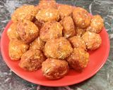 A picture of step 9 of Veg Noddles with dry manchurian balls.