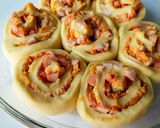 Foto langkah ke 5 dari resep Pizza Roll.