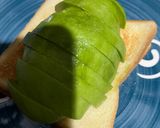 Foto langkah ke 2 dari resep Avocado toast ala Mama Asi / yLoVeA.