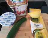 Une image de l'étape 1 de Roll frais de courgette apéritif.