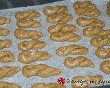 A picture of step 3 of Cookies with red wine and sesame seeds.