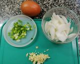 รูปขั้นตอนการทำที่ 1 ของ ข้าวผัดไข่หมูต้มเค็ม