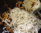 Foto langkah ke 5 dari resep Mie goreng sawi bakso.