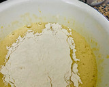 Foto del paso 2 de la receta: 🥧BUDÍN🥧 DE NARANJA🍊CON MANZANAS🍎🍎 Y PASAS DE UVA 🍇