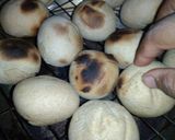 A picture of step 5 of Litti choka with coriander chutney.