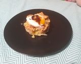 Foto del paso 5 de la receta: Redondito de salmón, aguacate y patata coronado con huevo ácido