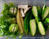 รูปขั้นตอนการทำที่ 7 ของ เมนูข้าวกล่อง🍚น้ำพริกลงเรือสูตรถั่วเน่าแคปเคียงไข่เค็ม🍄เห็ดออรินจิหวาน🌽🥬ผักทอดและผักลวก🌶️🫛🌶️🧄