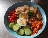 Hình bước làm 3 của món Salad Nui với Ức gà Sốt sữa chua 🥗