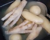 A picture of step 7 of Cilok Kuah Ceker / Tapioca Balls and Chicken Feet Soup.