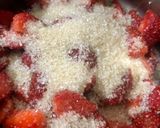 Foto langkah ke 1 dari resep Homemade Strawberry Ice Cream.