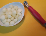 Foto del paso 1 de la receta: Bolitas de melón con jamón
