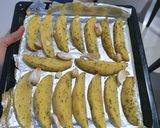 Foto langkah ke 4 dari resep 16. Baked Potato Wedges.