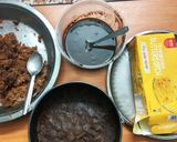 A picture of step 2 of Ice-cream chocolate cake.