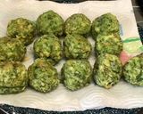 Foto del paso 3 de la receta: Albóndigas de calamar y espinacas con salsa de azafrán y cúrcuma