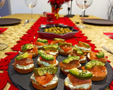 Foto del paso 1 de la receta: Entrantes navideños 🎄 de salmón ahumado 🐟 y mousse de queso 🧀