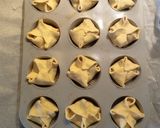 A picture of step 7 of Mini Apple Pies with Vanilla Cream.