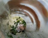 Foto del paso 2 de la receta: Salsa Mayo de pepinillos, cilantro y ajo🥒🧄🥛