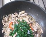Foto del paso 3 de la receta: Tiritas de pata y muslo al wok