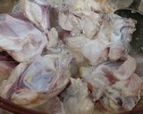 Foto langkah ke 2 dari resep Sup Kentang Ayam Kampung.