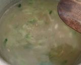 Foto langkah ke 2 dari resep Sup Bakso Sosis Bunga Telor.