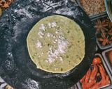 A picture of step 2 of Green paratha.
