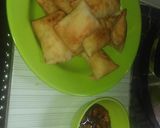 A picture of step 4 of Martabak telur kulit pangsit.
