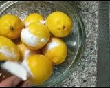 A picture of step 3 of Fresh lemon juice in jar|| and lemonade.