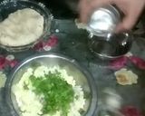 A picture of step 3 of Aloo Paratha.